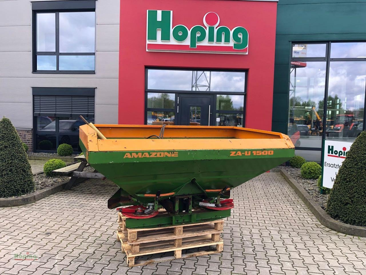 Amazone ZAU 1500 - Műtrágyaszóró: 1 kép. Amazone ZAU 1500 - Műtrágyaszóró: 1 kép.