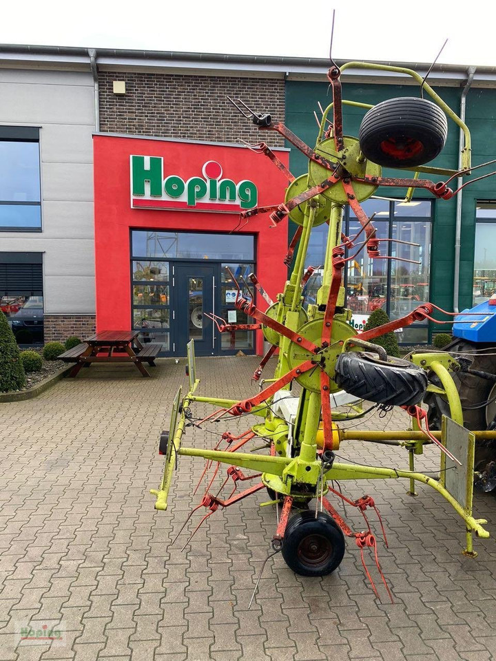 CLAAS 640H - Szénaforgató: 2 kép. CLAAS 640H - Szénaforgató: 2 kép.