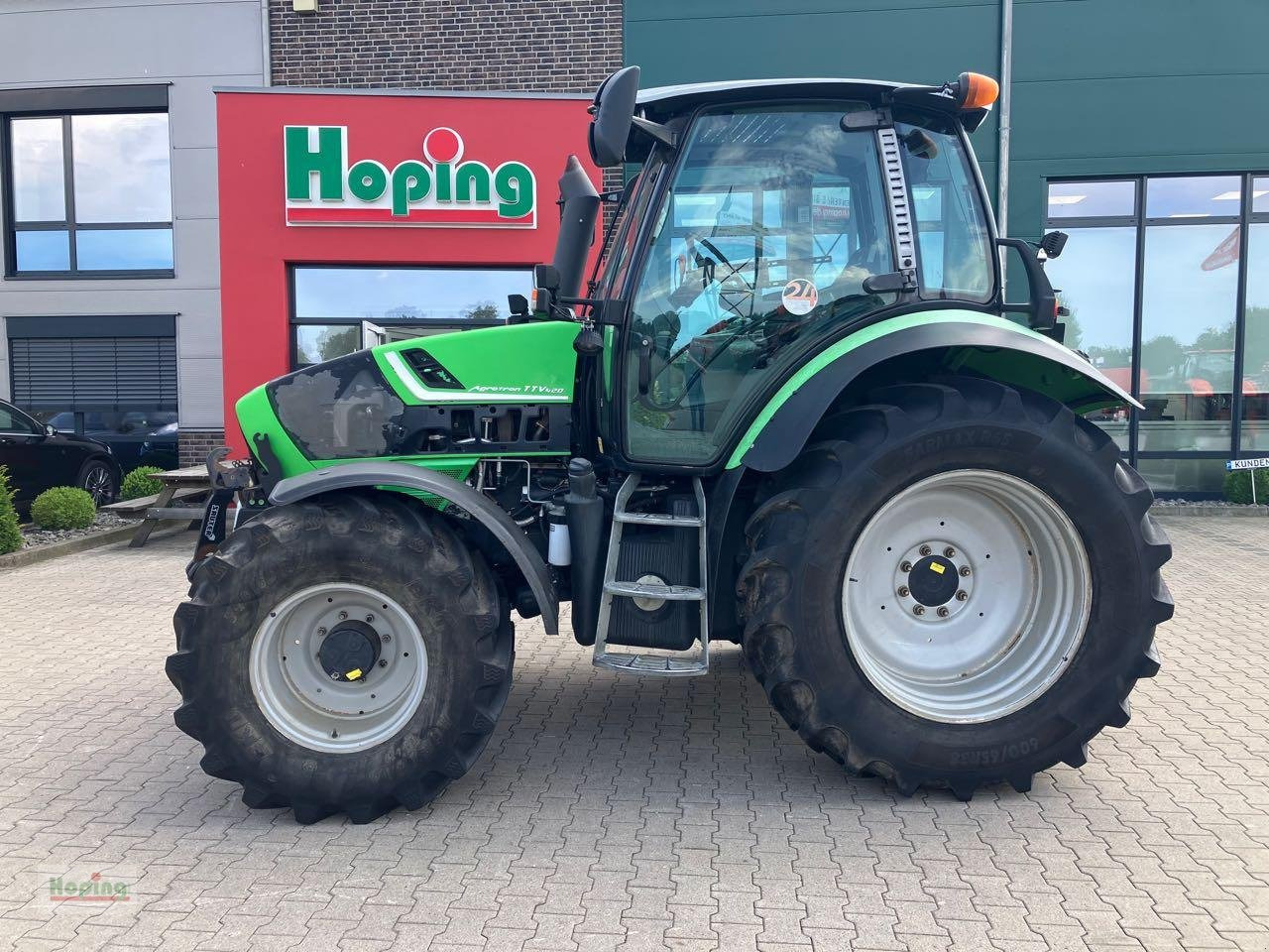 Deutz-Fahr Agrotron TTV 420 - Traktor: 2 kép. Deutz-Fahr Agrotron TTV 420 - Traktor: 2 kép.