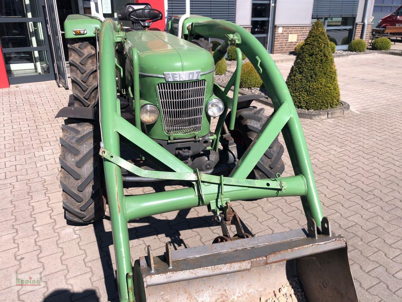 Fendt Farmer 3s - Traktor: 5 kép. Fendt Farmer 3s - Traktor: 5 kép.