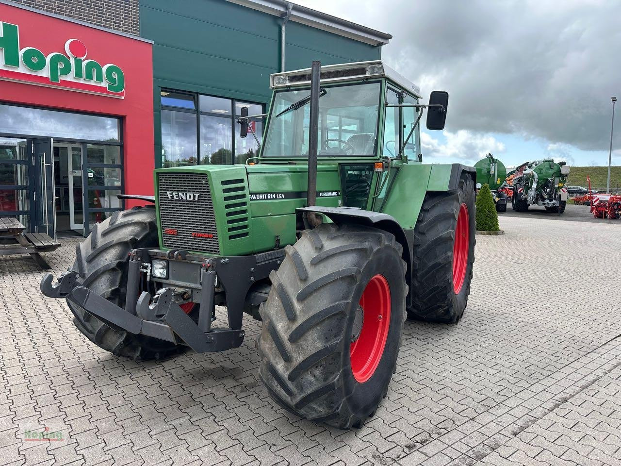 Fendt Favorit 614 LSA Turbomatik - Traktor: 2 kép. Fendt Favorit 614 LSA Turbomatik - Traktor: 2 kép.