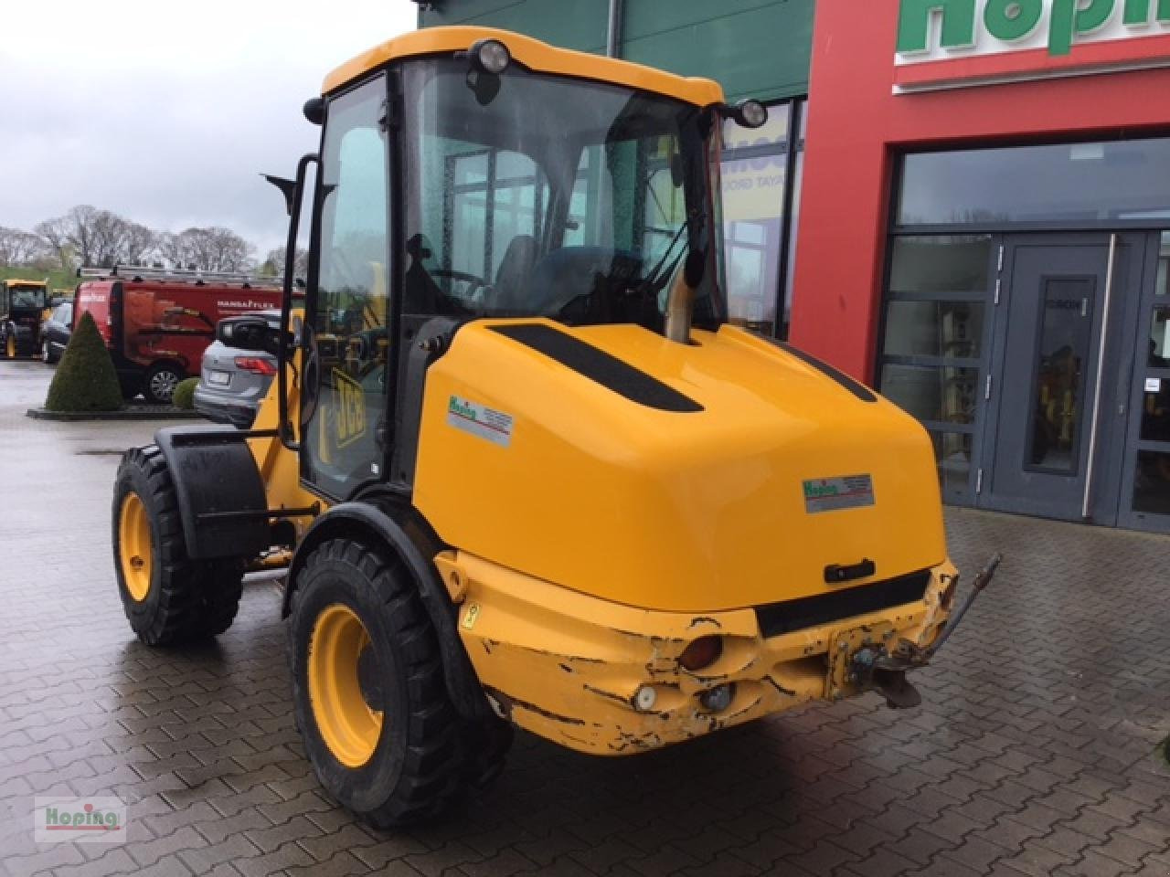 JCB 406 - Gumikerekes homlokrakodó: 5 kép. JCB 406 - Gumikerekes homlokrakodó: 5 kép.