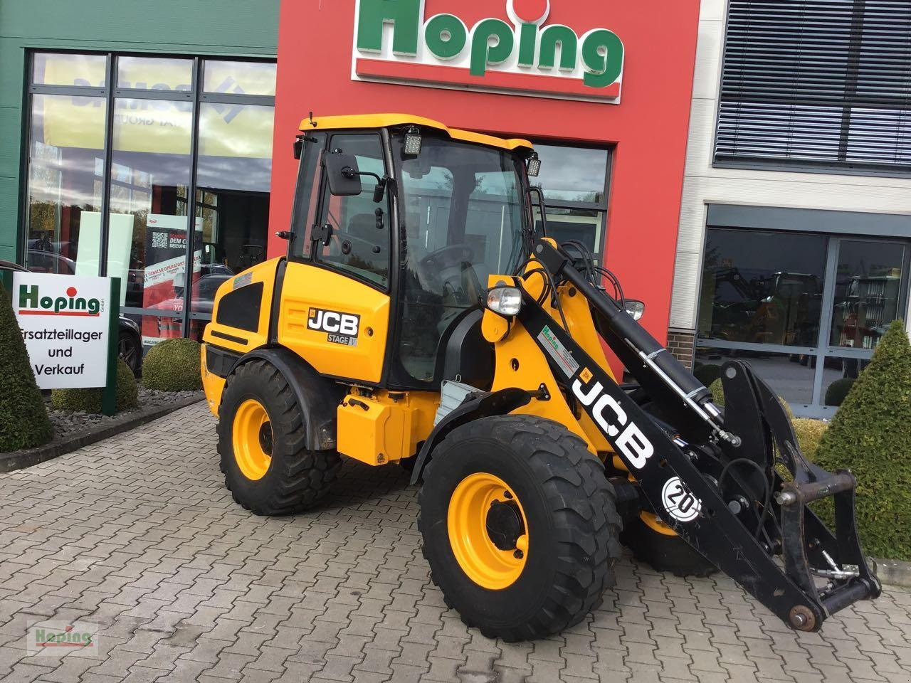 JCB 407 - Gumikerekes homlokrakodó: 1 kép. JCB 407 - Gumikerekes homlokrakodó: 1 kép.