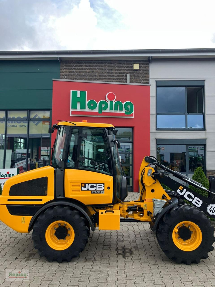 JCB 407 - Gumikerekes homlokrakodó: 2 kép. JCB 407 - Gumikerekes homlokrakodó: 2 kép.