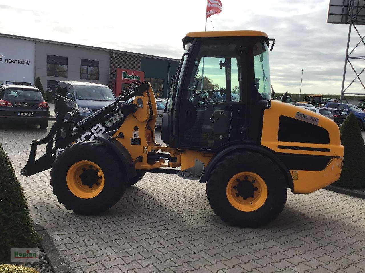 JCB 407 - Gumikerekes homlokrakodó: 4 kép. JCB 407 - Gumikerekes homlokrakodó: 4 kép.