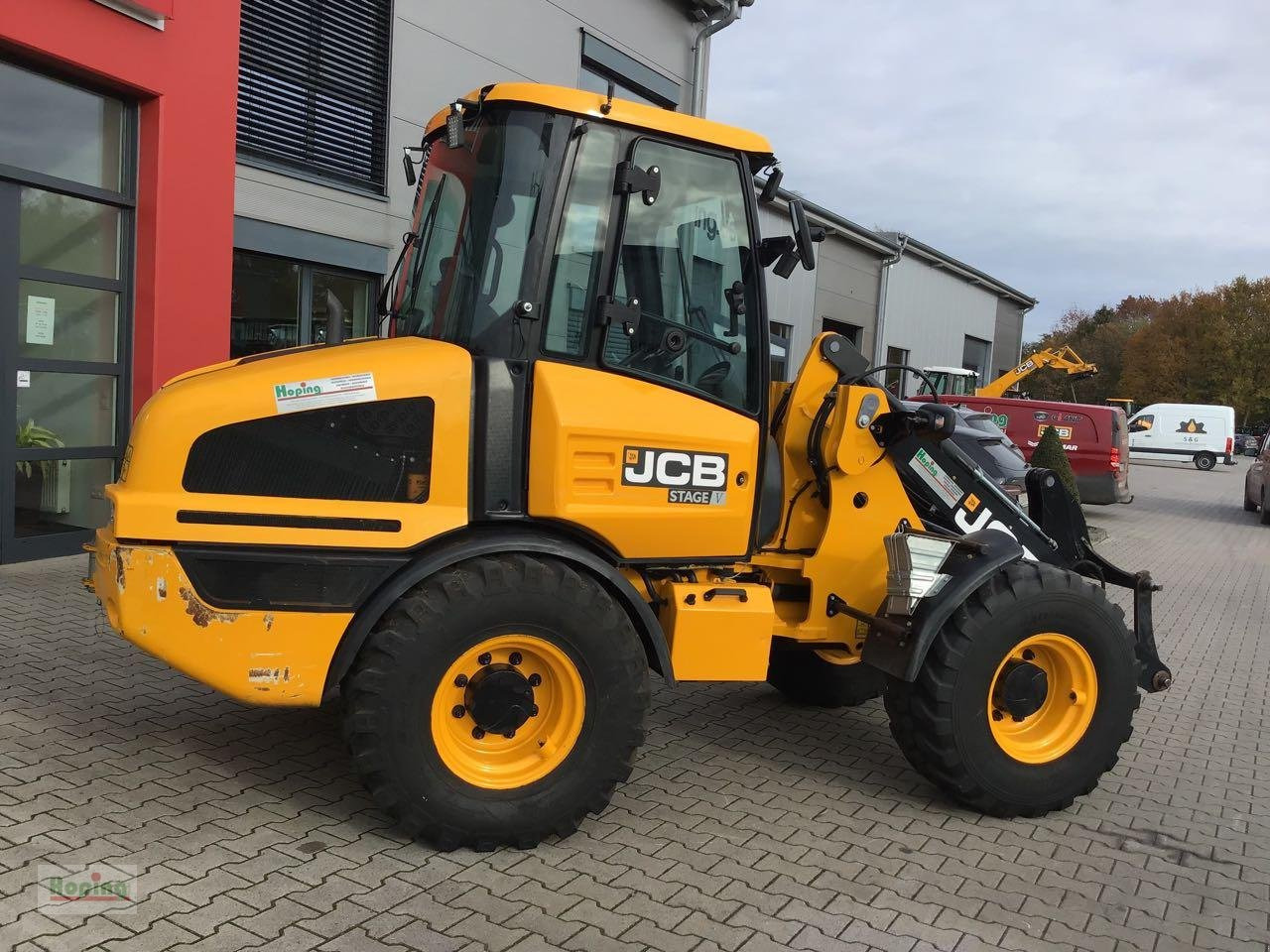 JCB 407 - Gumikerekes homlokrakodó: 2 kép. JCB 407 - Gumikerekes homlokrakodó: 2 kép.