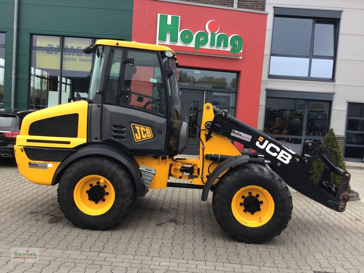JCB 409 - Gumikerekes homlokrakodó: 2 kép. JCB 409 - Gumikerekes homlokrakodó: 2 kép.