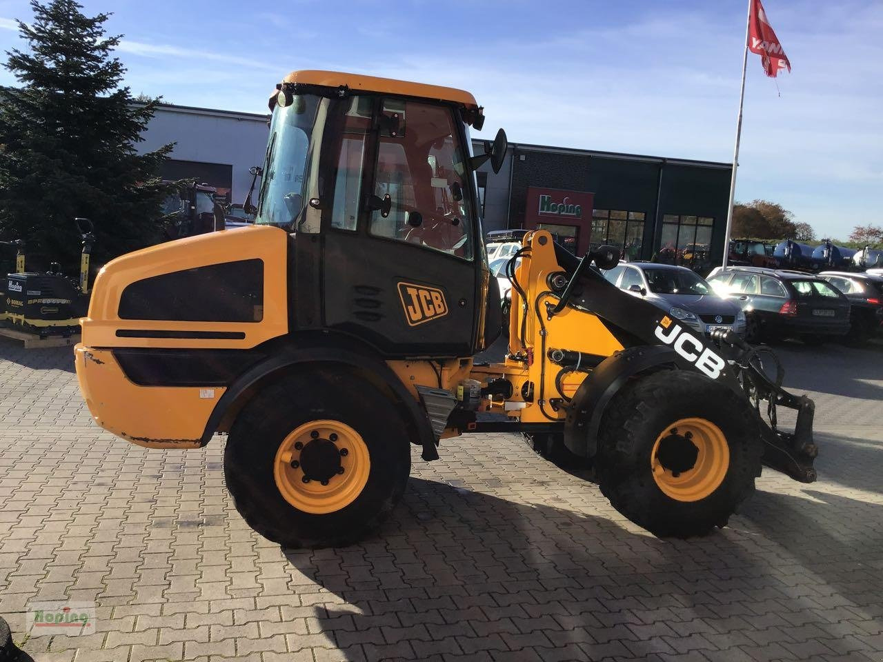 JCB 409 - Gumikerekes homlokrakodó: 5 kép. JCB 409 - Gumikerekes homlokrakodó: 5 kép.