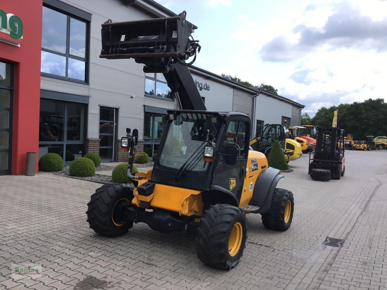 JCB 524-50 - Teleszkópos rakodó: 2 kép. JCB 524-50 - Teleszkópos rakodó: 2 kép.