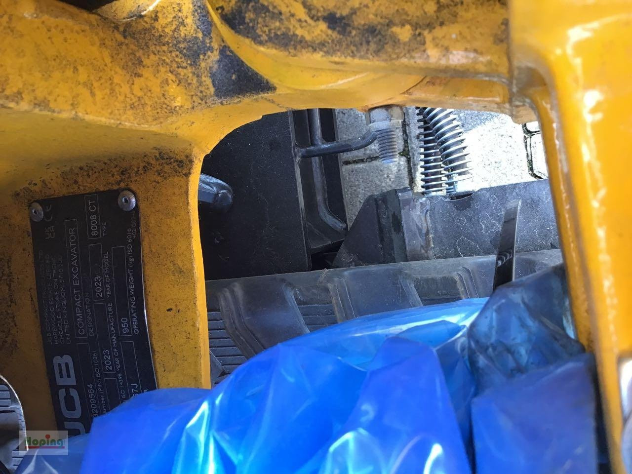 JCB 8008 CTS - Minikotró: 2 kép. JCB 8008 CTS - Minikotró: 2 kép.