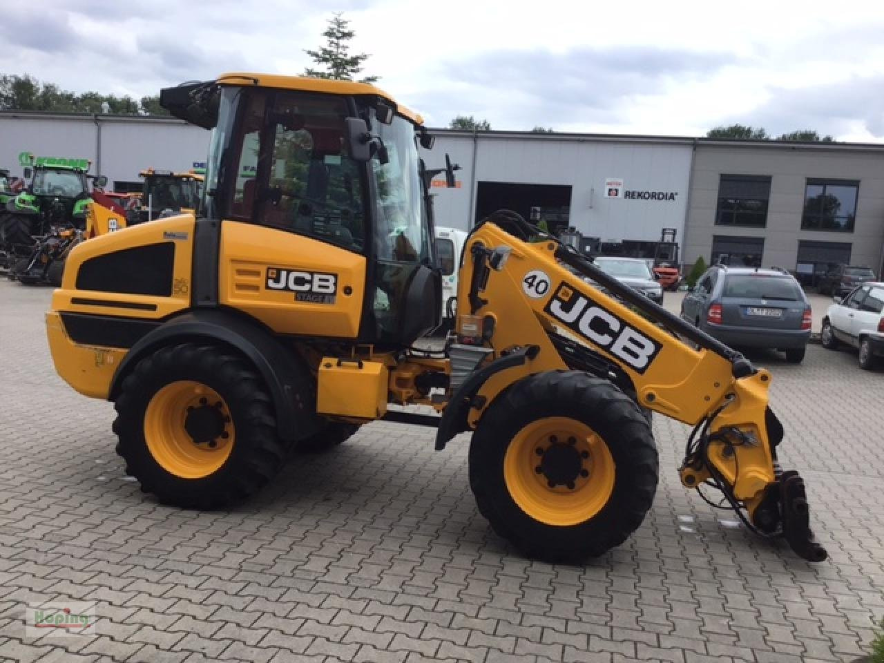 JCB TM 220 - Gumikerekes homlokrakodó: 4 kép. JCB TM 220 - Gumikerekes homlokrakodó: 4 kép.