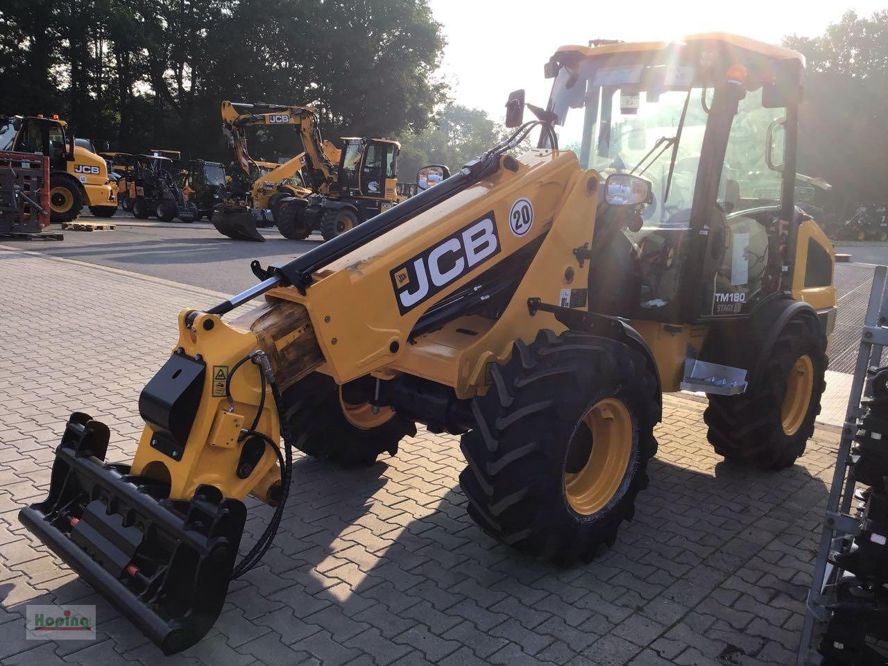 JCB TM180 AGRI - Teleszkópos homlokrakodó: 1 kép. JCB TM180 AGRI - Teleszkópos homlokrakodó: 1 kép.