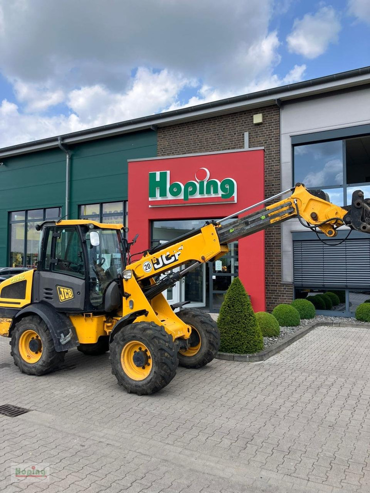 JCB TM220 AGRI - Gumikerekes homlokrakodó: 4 kép. JCB TM220 AGRI - Gumikerekes homlokrakodó: 4 kép.