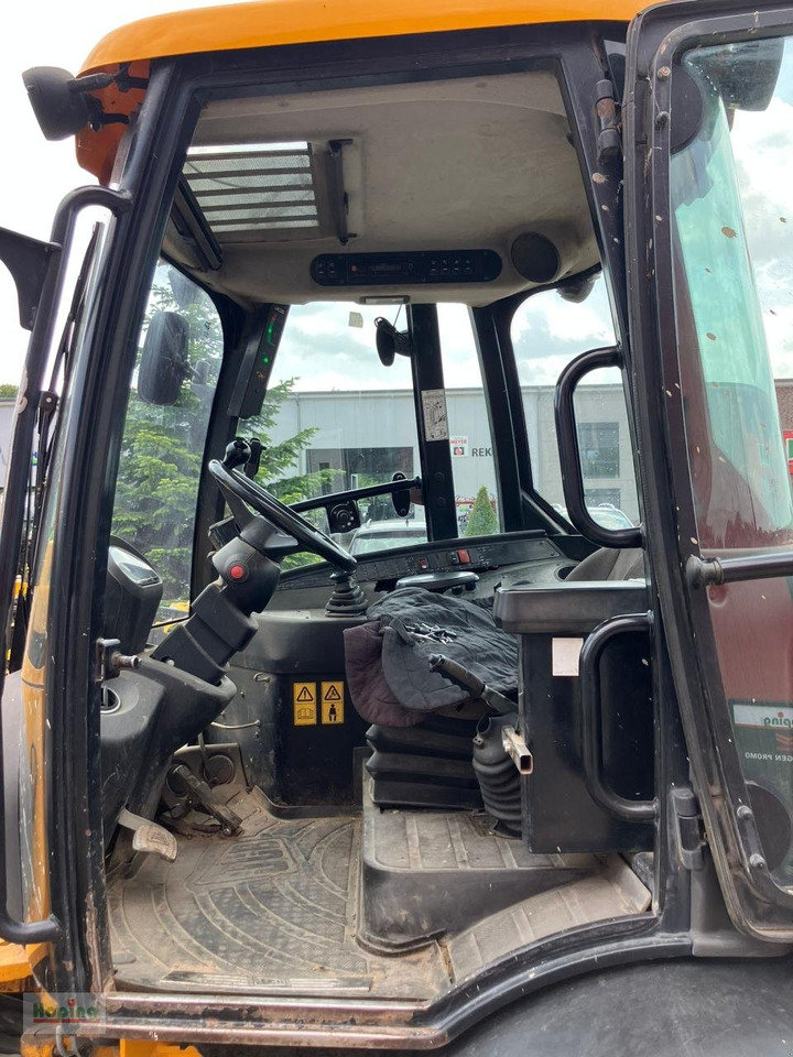 JCB TM220 AGRI - Gumikerekes homlokrakodó: 1 kép. JCB TM220 AGRI - Gumikerekes homlokrakodó: 1 kép.
