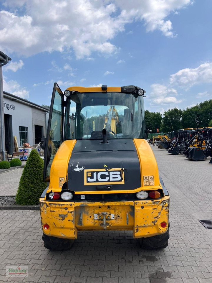 JCB TM220 AGRI - Gumikerekes homlokrakodó: 3 kép. JCB TM220 AGRI - Gumikerekes homlokrakodó: 3 kép.