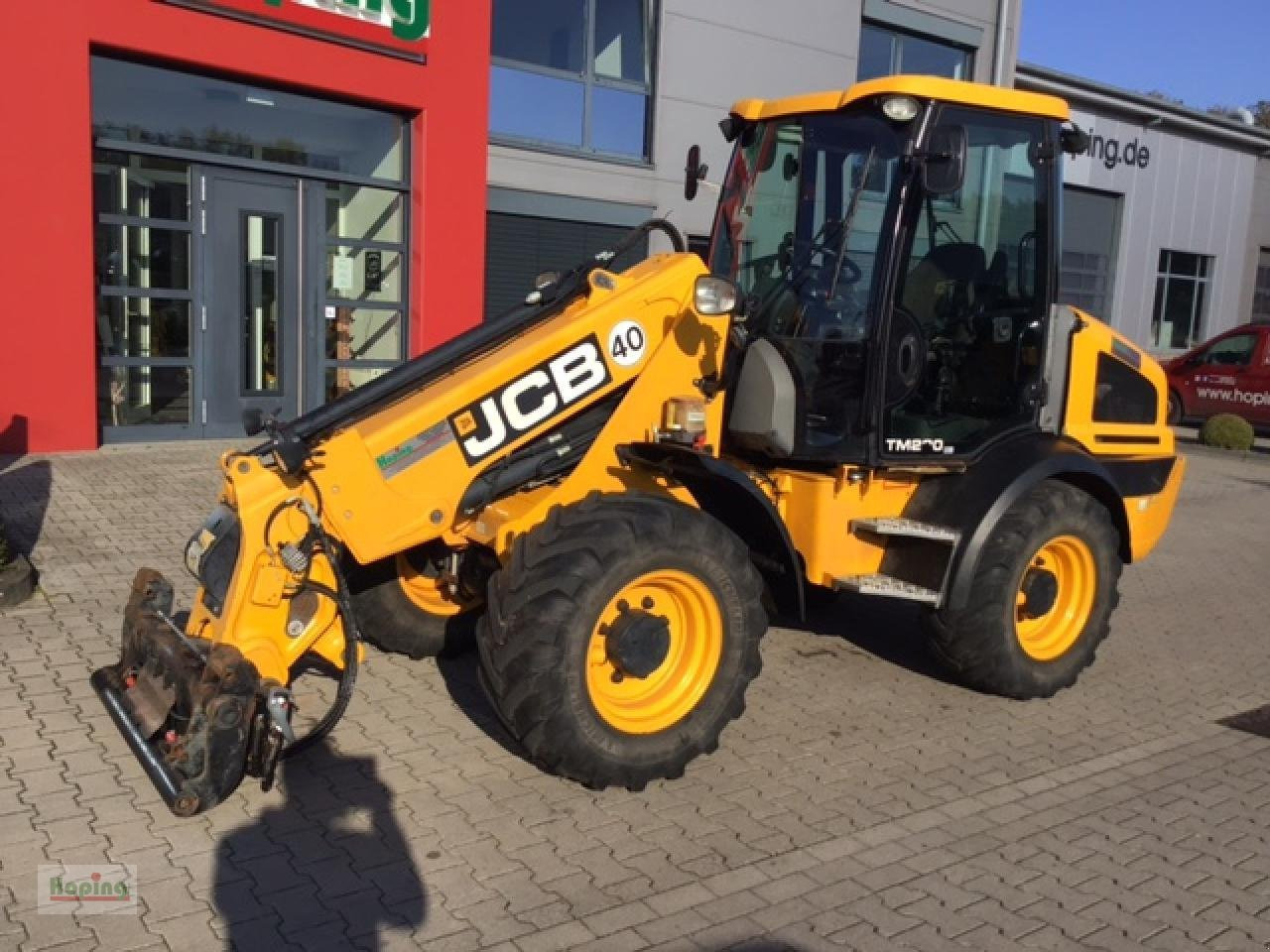 JCB TM220 - Gumikerekes homlokrakodó: 2 kép. JCB TM220 - Gumikerekes homlokrakodó: 2 kép.