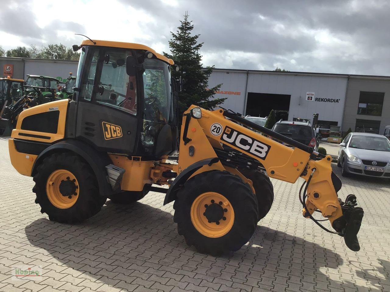 JCB TM220 - Gumikerekes homlokrakodó: 4 kép. JCB TM220 - Gumikerekes homlokrakodó: 4 kép.