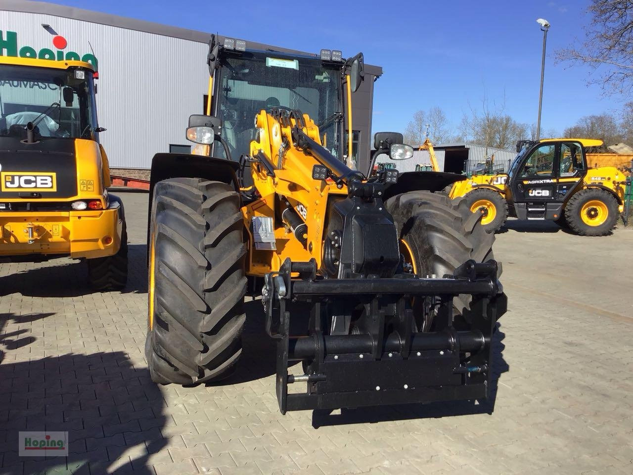 JCB TM420S AGRI - Stufe V - Teleszkópos homlokrakodó: 2 kép. JCB TM420S AGRI - Stufe V - Teleszkópos homlokrakodó: 2 kép.