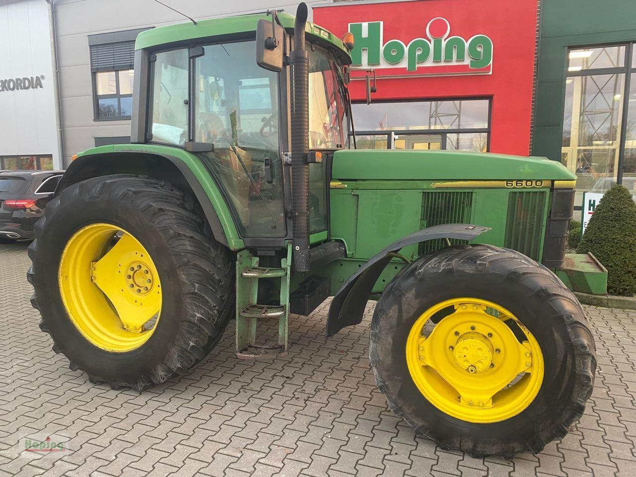 John Deere 6600 - Traktor: 1 kép. John Deere 6600 - Traktor: 1 kép.