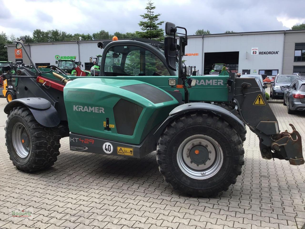 Kramer KT 429 - Teleszkópos rakodó: 3 kép. Kramer KT 429 - Teleszkópos rakodó: 3 kép.