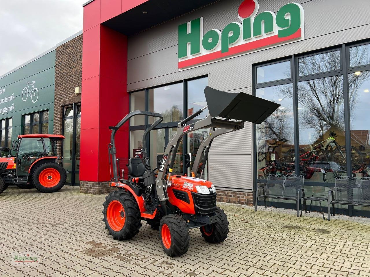 Kubota B1 181 - Kommunális traktor: 4 kép. Kubota B1 181 - Kommunális traktor: 4 kép.