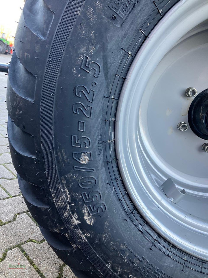 Kubota BV6190 CF 15 N - Bálázó: 4 kép. Kubota BV6190 CF 15 N - Bálázó: 4 kép.