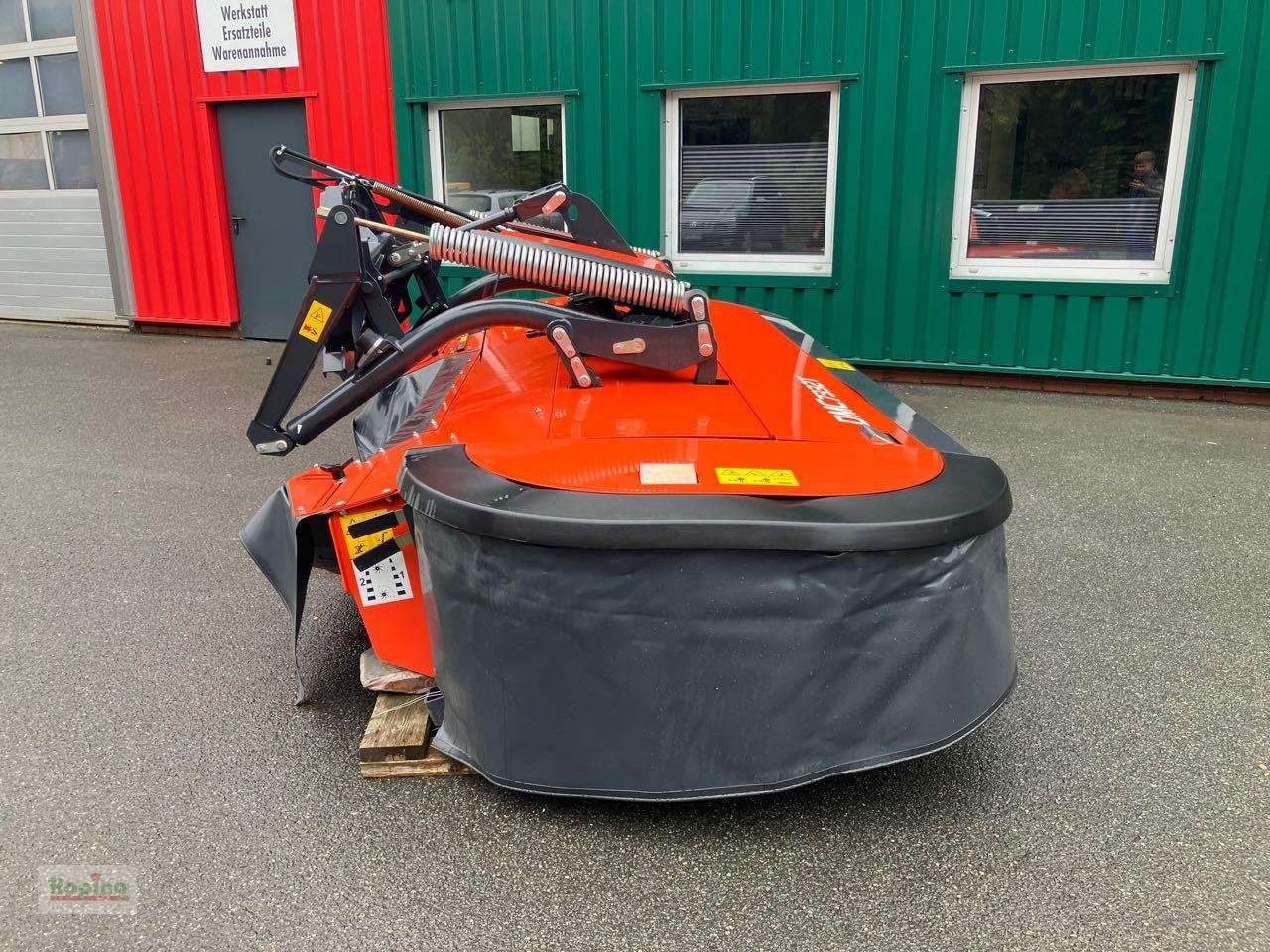 Kubota DMC7332 FT - Fűkasza: 2 kép. Kubota DMC7332 FT - Fűkasza: 2 kép.