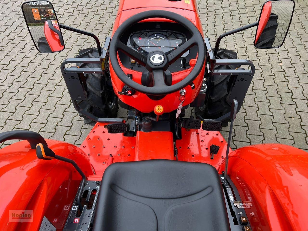 Új Kommunális traktor Kubota L1-382 DW: 10 kép.