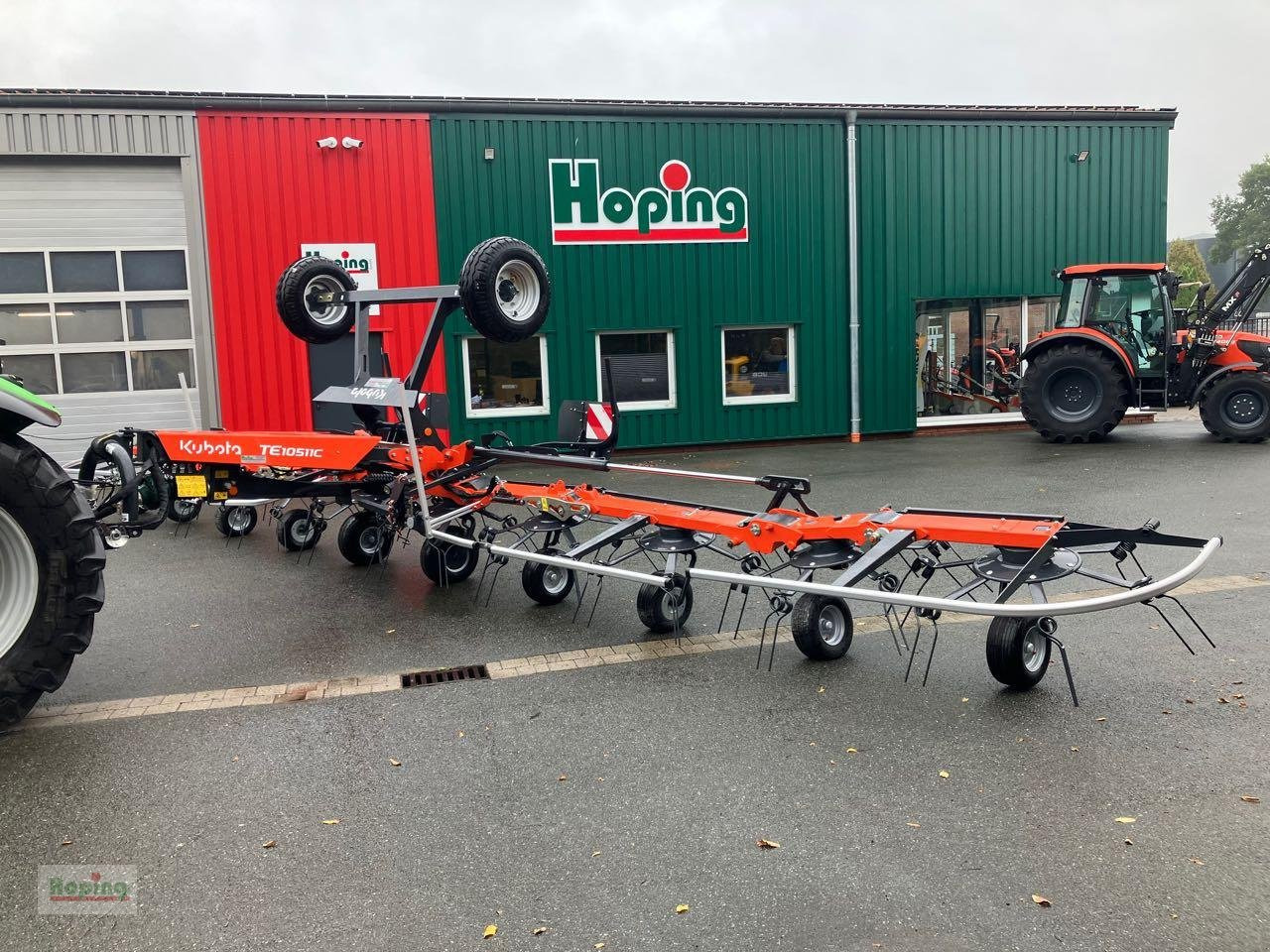 Kubota TE10511C - Szénaforgató: 1 kép. Kubota TE10511C - Szénaforgató: 1 kép.