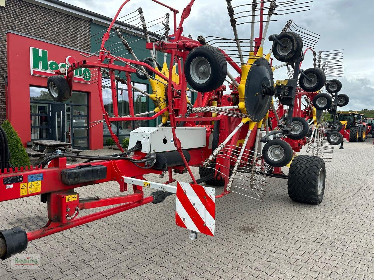 Pöttinger TOP 1252 C - Szénaforgató: 4 kép. Pöttinger TOP 1252 C - Szénaforgató: 4 kép.