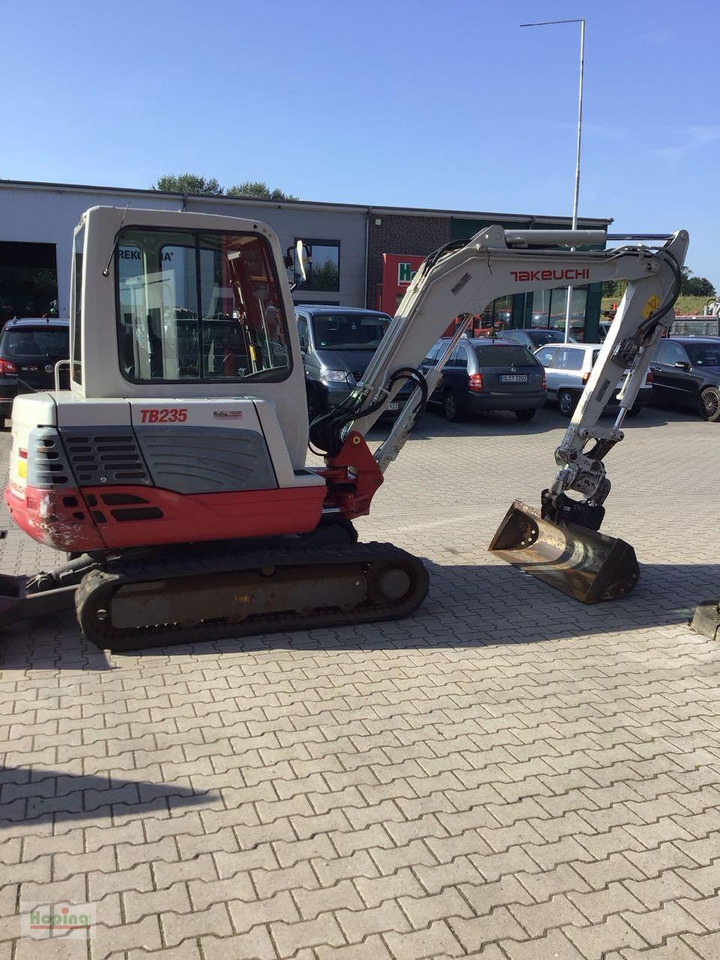 Takeuchi TB 235 - Minikotró: 4 kép. Takeuchi TB 235 - Minikotró: 4 kép.
