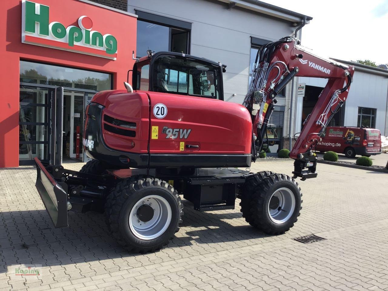 Yanmar B95W/5 - Minikotró: 2 kép. Yanmar B95W/5 - Minikotró: 2 kép.
