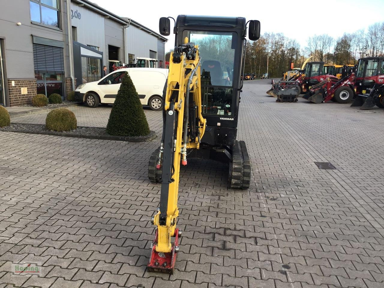 Yanmar SV 22 - Minikotró: 3 kép. Yanmar SV 22 - Minikotró: 3 kép.