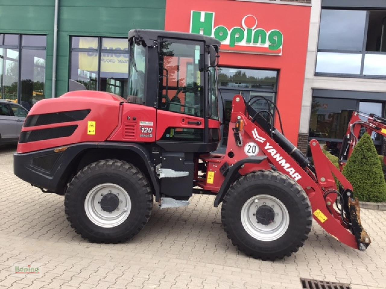Yanmar V120/5 - Gumikerekes homlokrakodó: 1 kép. Yanmar V120/5 - Gumikerekes homlokrakodó: 1 kép.