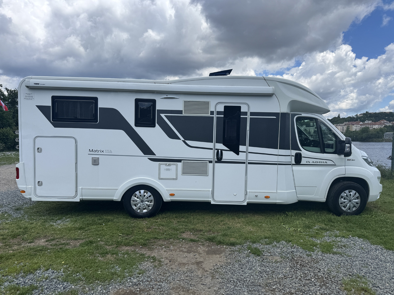 ADRIA Matrix 670 SL - Félintegrált lakóautó: 4 kép. ADRIA Matrix 670 SL - Félintegrált lakóautó: 4 kép.
