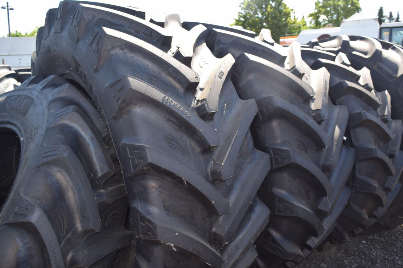 650/65R42 *GRI* - Gumiabroncs: 2 kép. 650/65R42 *GRI* - Gumiabroncs: 2 kép.