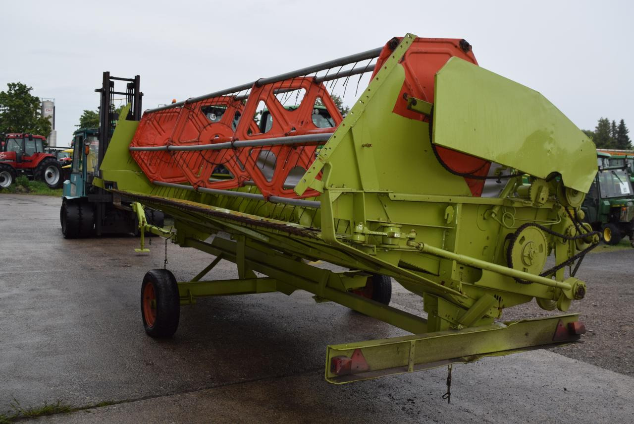 CLAAS 5,10m Schneidwerk - Kombájn adapter: 2 kép. CLAAS 5,10m Schneidwerk - Kombájn adapter: 2 kép.