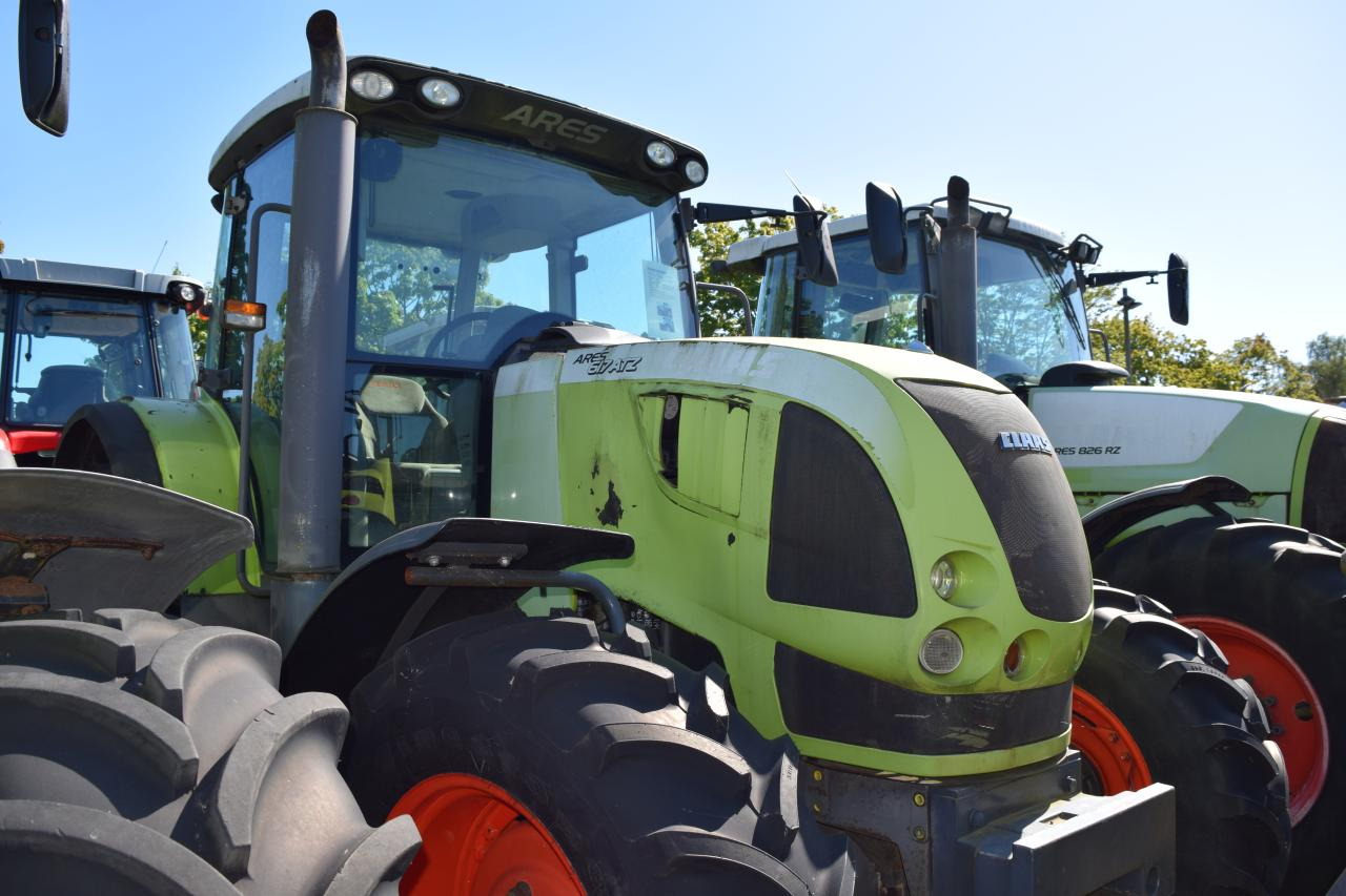 CLAAS Ares 617 ATZ - Traktor: 2 kép. CLAAS Ares 617 ATZ - Traktor: 2 kép.