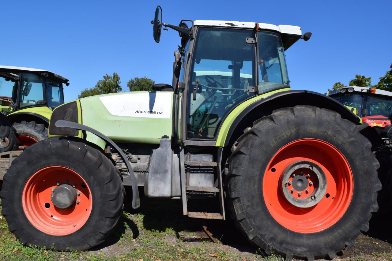 CLAAS Ares 826 RZ - Traktor: 2 kép. CLAAS Ares 826 RZ - Traktor: 2 kép.