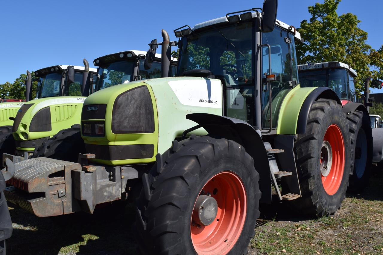 CLAAS Ares 826 RZ - Traktor: 1 kép. CLAAS Ares 826 RZ - Traktor: 1 kép.