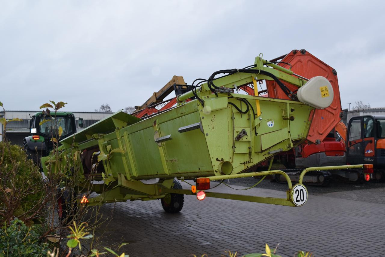 CLAAS C 900 AutoContour *Schneidwerk* - Kombájn adapter: 5 kép. CLAAS C 900 AutoContour *Schneidwerk* - Kombájn adapter: 5 kép.
