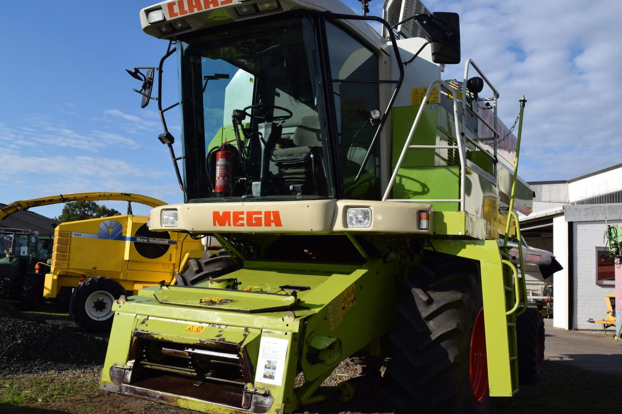 CLAAS Dominator 203 Mega - Kombájn: 5 kép. CLAAS Dominator 203 Mega - Kombájn: 5 kép.