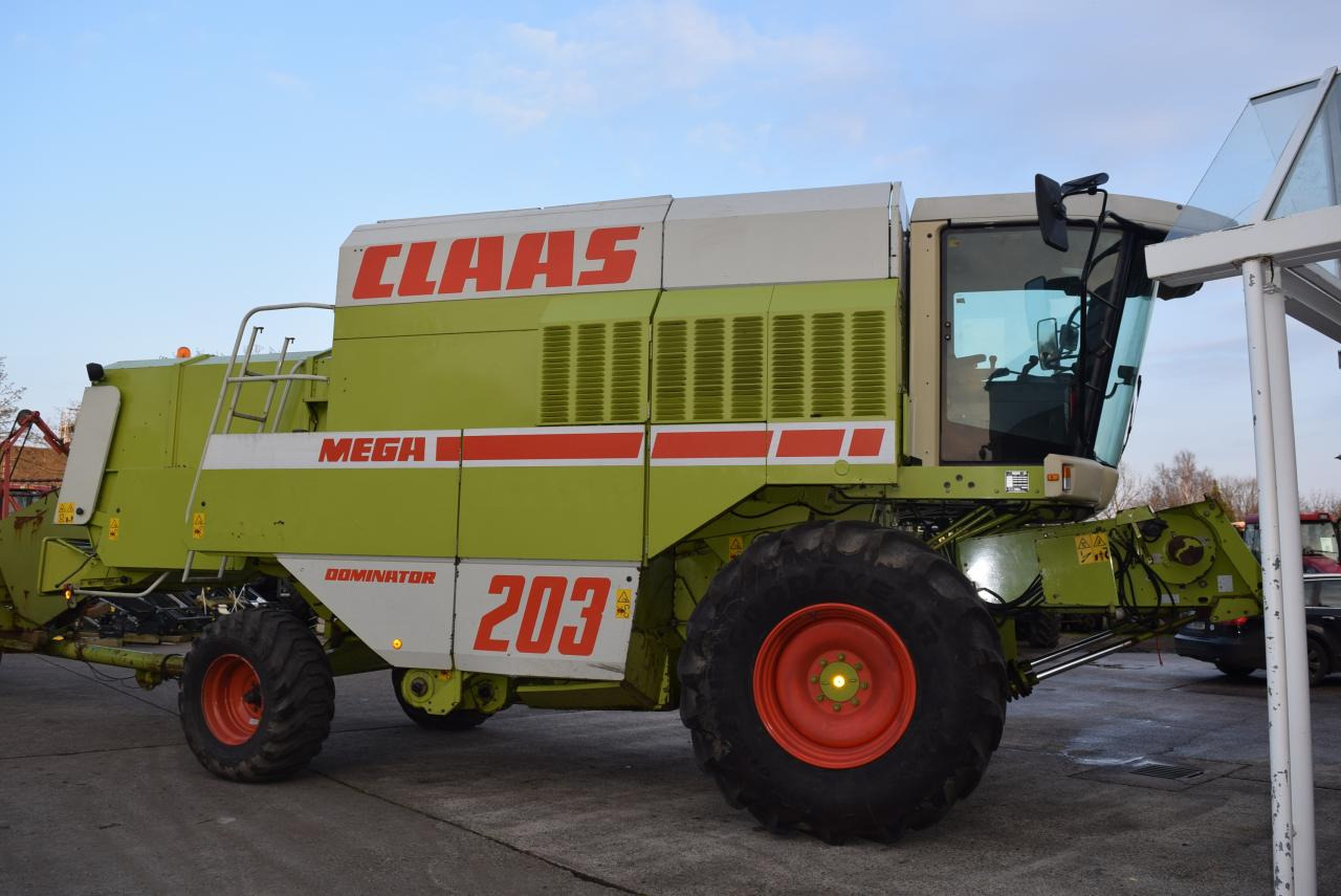 CLAAS Dominator 203 Mega - Kombájn: 3 kép. CLAAS Dominator 203 Mega - Kombájn: 3 kép.