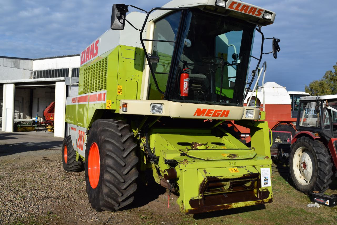 CLAAS Dominator 203 Mega - Kombájn: 3 kép. CLAAS Dominator 203 Mega - Kombájn: 3 kép.