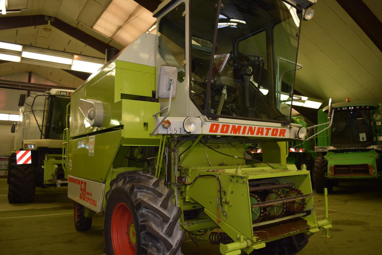 CLAAS Dominator 58 Spezial - Kombájn: 1 kép. CLAAS Dominator 58 Spezial - Kombájn: 1 kép.