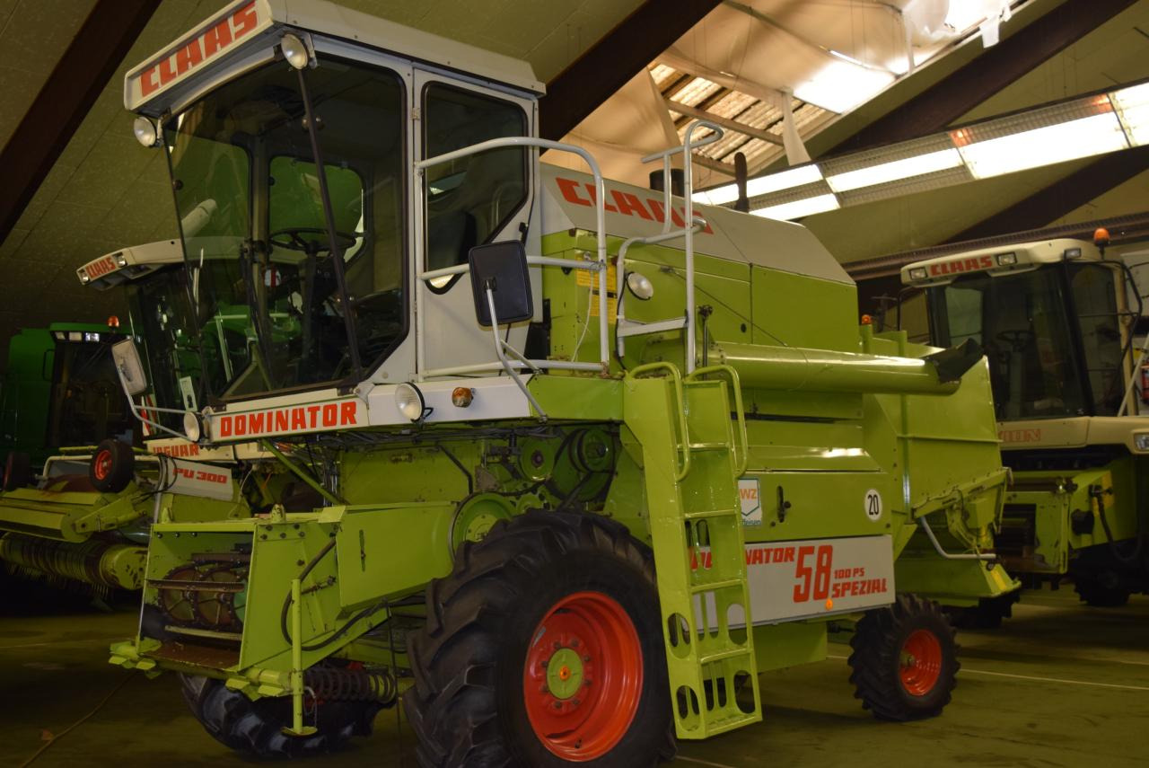 CLAAS Dominator 58 Spezial - Kombájn: 2 kép. CLAAS Dominator 58 Spezial - Kombájn: 2 kép.