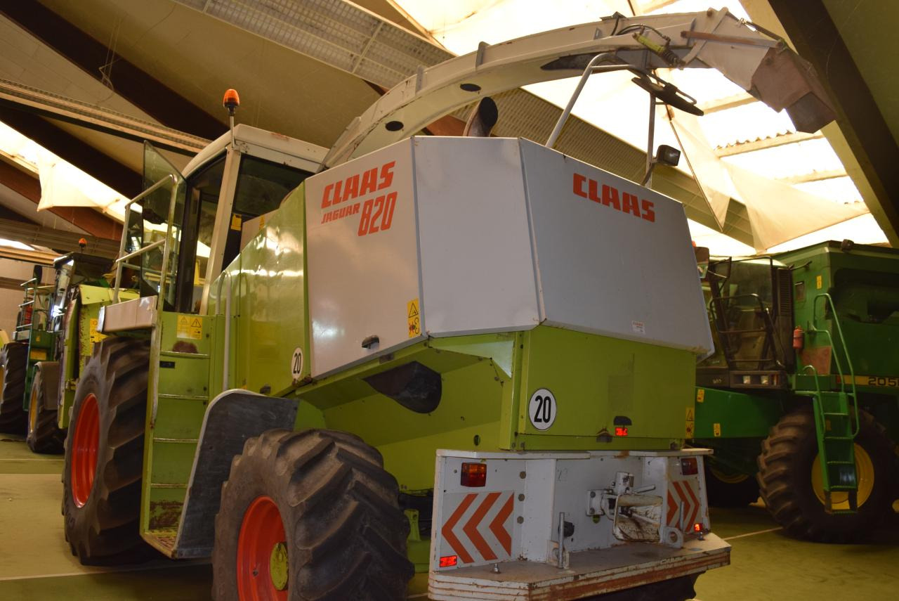 CLAAS Jaguar 820 - Önjáró szecskázógép: 3 kép. CLAAS Jaguar 820 - Önjáró szecskázógép: 3 kép.