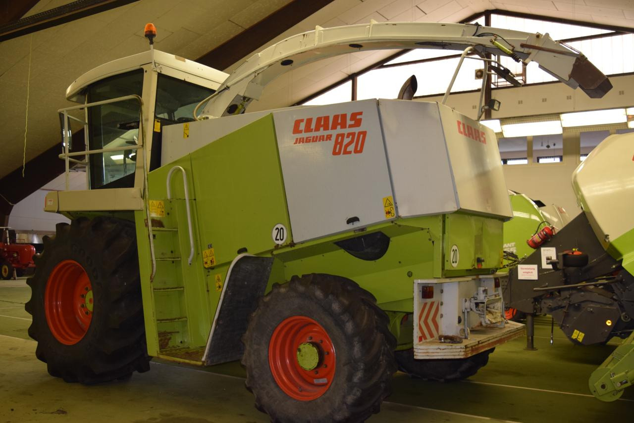CLAAS Jaguar 820 - Önjáró szecskázógép: 4 kép. CLAAS Jaguar 820 - Önjáró szecskázógép: 4 kép.