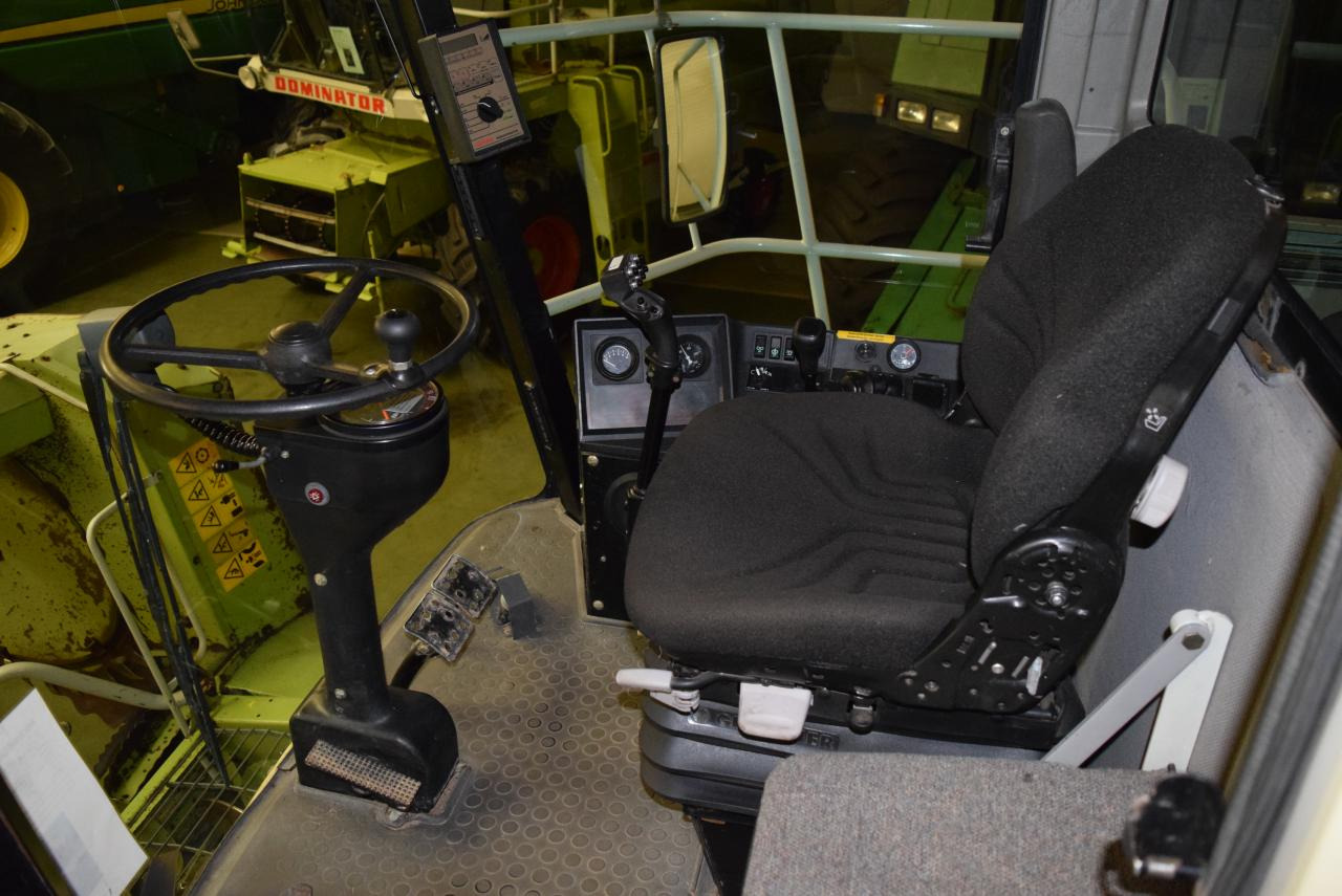 CLAAS Jaguar 820 - Önjáró szecskázógép: 4 kép. CLAAS Jaguar 820 - Önjáró szecskázógép: 4 kép.