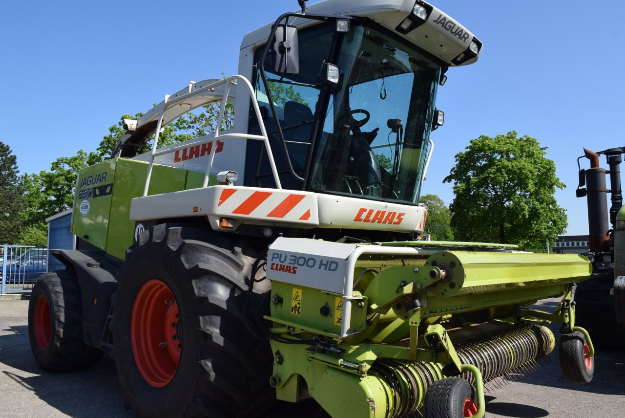CLAAS Jaguar 850 Speedstar - Önjáró szecskázógép: 1 kép. CLAAS Jaguar 850 Speedstar - Önjáró szecskázógép: 1 kép.